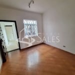 Casa para locação no Planalto Paulista, São Paulo-SP: 1 quarto, 1 sala, 1 banheiro e 2 vagas de garagem!