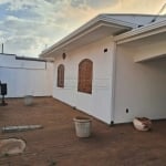 Casa grande com ótima localização