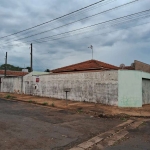 Casa com edicula, de esquina com entrada tudo separado