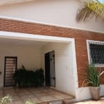 Casa com boa localização próximo a mercado e comércio