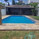 Casa Térrea à venda no bairro Vila Lavínia em Mogi das Cruzes, com piscina, espaço gourmet e 2 dormitórios, sendo 1 suíte.