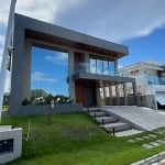 Casa alto padrão em condomínio pertinho da praia