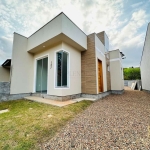 Casa à venda com 2 dormitórios, passagem lateral e ótimo espaço de terreno no ba