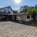 Casa à venda com Amplo Terreno no Santa Felicidade