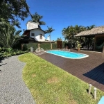 Casa à venda, Lagoa da Conceição, Florianópolis, SC - Localizada no canto da Lagoa a 70m da lagoa