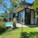 Casa à venda de 2 dormitórios, piscina, adega e vista mar, no Ribeirão da Ilha, Florianópolis, SC