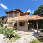 Casa à venda com 4 dormitórios, sendo 3 suítes com amplo quintal, Campeche, Florianópolis, SC