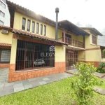 Elegance Imóveis vende casa / sobrado desocupada com 4 dormitórios suíte 7 vagas box/garagem. Vila Ipiranga Porto Alegre