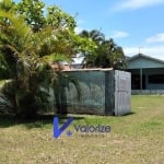 Casa com amplo espaço de terreno em Pontal do Sul