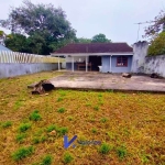 Casa com espaço de terreno no Atami