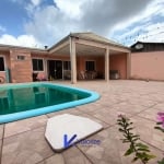 Casa com 04 dormitórios e piscina