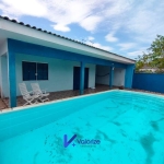 Casa com piscina próximo ao mar