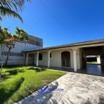 Casa com amplo terreno a venda na praia