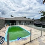 Casa 6 Dormitórios com Piscina a venda no Litoral