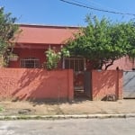 Vendo casa com 2 quartos, garagem quintal