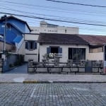 Casa com localização privilegiada, com  grande potencial para comércio, com 3 dormitórios à venda, 75 m² por R$ 800.000 - Centro - Nova Friburgo/RJ