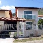 Casa duplex com uma linda vista 2 dormitórios à venda, 76 m² por R$ 440.000 - Sítio São Luís - Nova Friburgo/RJ