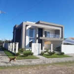 Casa com 3 quartos, sendo 1 suíte, MOBILIADA, com móveis de alto padrão, Piscina, Garagem