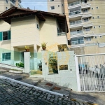 Casa em Camboriú com 03 dormitórios e Piscina!