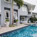 Locação Casa com piscina no condominio fechado Vila Rica proximo ao Balneario Sh