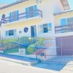 Casa com 3 dormitórios à venda, 242 m² por R$ 1.300.000,00 - Barreiros - São José/SC