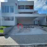 Casa com 3 dormitórios à venda, 370 m² por R$ 3.080.000,00 - Condomínio Residencial Jaguary - São José dos Campos/SP