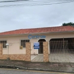 Casa com 03 dormitórios no bairro Ipiranga em São José.