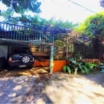 Chalé europeu no Jardim Petrópolis, 2 dormitórios, 1 suíte, 4 salas, edícula com suite, 3 banheiros, 2 vagas, 170 m2, R$840.000,00 Brooklin