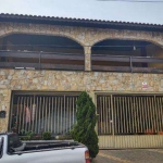 VENDA DE CASA NO JARDIM TRÊS MARIAS, EM SÃO PAULO/SP, 100m² com 3 quartos, sala de estar, cozinha ampla e garagem coberta para 2 autos. CONSULTE-NOS.