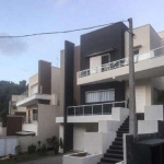 VENDA CASA CONDOMÍNIO ARUJÁ VILLE II EXCELENTE IMÓVEL COM A/T 375m² A/C 400m² distribuídos em 7 dormitórios sendo 5 suítes, banheiro com Hidro, sala d