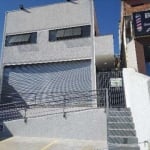 LOCAÇÃO DE SALÃO COMERCIAL EM ARUJÁ, com 250m², amplo espaço c/ pavimento superior e inferior, 2 copas e entrada c/ acessibilidade. CONSULTE-NOS..