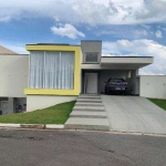 VENDA DE SOBRADO NO CONDOMÍNIO MONTEREY, EM MOGI DAS CRUZES/SP, 320m² com 3 quartos, suíte, cozinha com planejados e piscina aquecida. CONSULTE-NOS.