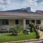 VENDA DE CASA NO CONDOMÍNIO ARUJÁ COUNTRY CLUB EM ARUJÁ/SP, 375m² c/ 4 quartos, sacadas, salão de festa, churrasqueira, piscina e 8 vagas CONSULTE-NOS