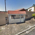 VENDA DE CASA NA NOSSA SRA. DO CARMO, EM ARUJÁ/SP, 580m² com 02 casas, piscina, churrasqueira, garagem para 12 autos e quintal grande. CONSULTE-NOS.