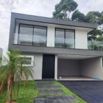 VENDA DE SOBRADO MODERNO NO CONDOMÍNIO ARUJÁ V, EM ARUJÁ/SP, com 300m², 04 suítes, sala 03 ambientes, piscina e garagem para 04 carros. CONSULTE-NOS.