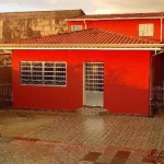 VENDA DE CASA NO CIDADE NOVA ARUJÁ, EM ARUJÁ/SP, 240m² com 3 quartos, 3 banheiros, 3 salas, cozinha, lavanderia e garagem para 2 autos. CONSULTE-NOS.