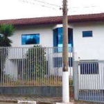 LOCAÇÃO DE CASA COMERCIAL NO CENTER VILLE, EM ARUJÁ/SP, 740m² com 2 salas, cozinha, piscina, jardim, quintal amplo e 4 vagas p/ autos. CONSULTE-NOS.