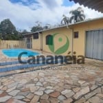 Ótima casa no Bairro Carijó disponível para venda - 4 dormitórios (1 suíte) - Cananéia/SP