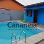 Casa de temporada em Cananéia - 5 a 17 pessoas + piscina + churrasqueira + 4 vagas a 1.8km do Centro