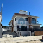 Casa Sobrado com 125m² de área construída, 03 dormitórios, sendo 01 suíte, 01 vaga de garagem coberta,  Na Barra da Lagoa, Florianópolis/SC - SO385-243