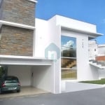 Casa Alto Padrão na Pedra Branca com 4 dormitórios, fundo para uma área de preservação, piscina e amplos cômodos com área gourmet! - CA383-97