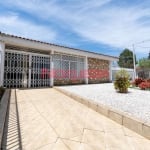 Imóvel de Alto Padrão no Cajuru: Casa com 3 Quartos, 1 Suíte, 3 Banheiros, 2 Vagas de Garagem e 200m² em Curitiba, PR.