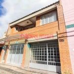 Casa para locação de alto padrão em Curitiba-PR, bairro Rebouças: 2 quartos, 1 suíte, 2 salas, 3 banheiros, 1 vaga, 140m².