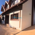 Casa a Venda C/ 3 Dorms, Total de 300 m², Amplo Quintal com Piscina e Churrasqueira, Louveira SP