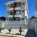 Lindo apartamento com 2 dormitórios 300 metros da praia no Santinho.