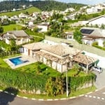 Casa a venda térrea no Condomínio Serra da Estrela em Atibaia. 5 dormitórios, piscina, churrasqueira e amplo espaço gramado.