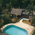 Casa térrea em Atibaia, 3 dorm sendo 1 suíte, área gourmet,  piscina, espaço gramado.