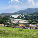 Terreno no Condomínio Porto Atibaia, linda vista para área de lazer do Condomínio e Montanhas.