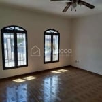 Casa com 3 quartos para alugar na Avenida Santa Bárbara do Rio Pardo, 560, Jardim Nova Europa, Campinas