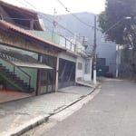 Lindo Sobrado com 4 dormitórios, em frente à praça em São Bernardo do Campo